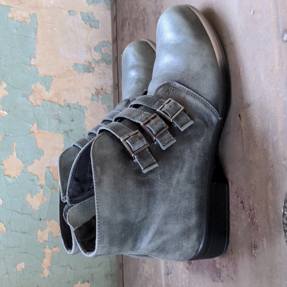 Naot green leather ankle boots